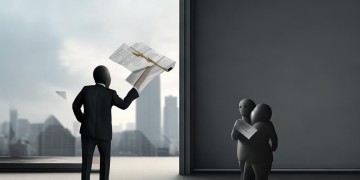 物业强制上门收费合法吗？