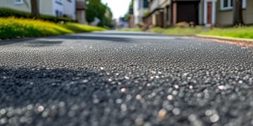 物业修路不让停车违法吗？